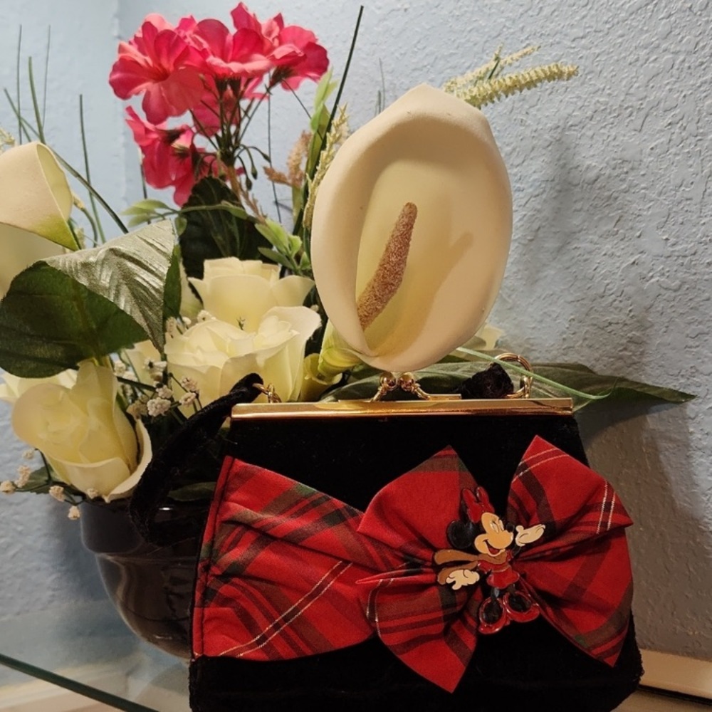 NWOT Disney Black and Red Plaid Minnie Mouse Kisslock Handbag